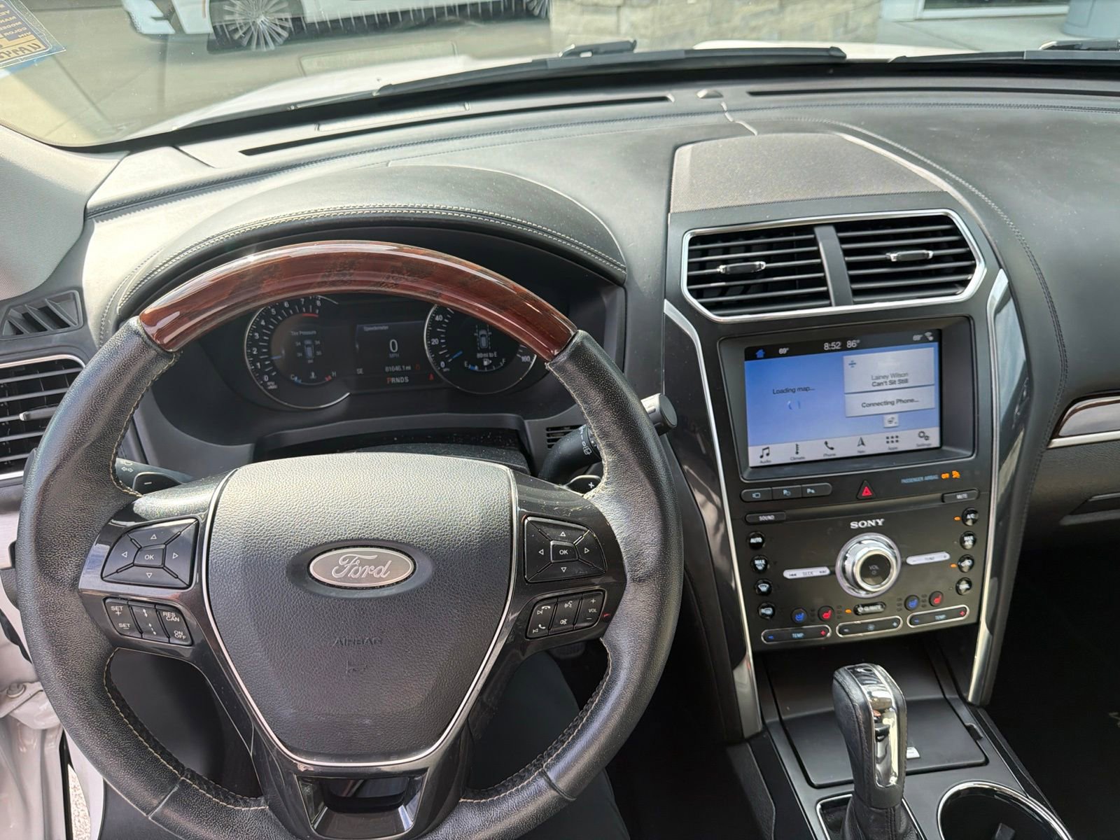 Used 2019 Ford Explorer Platinum AWD/4WD image 2
