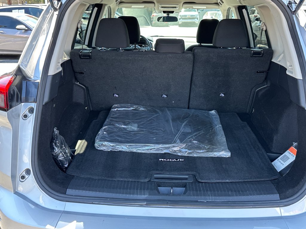 Used 2024 Nissan Rogue S FWD image 18