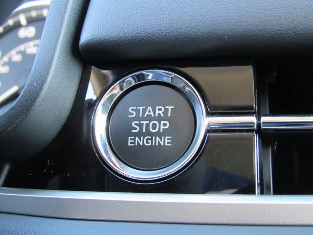 New 2026 Mitsubishi Outlander SE image 17