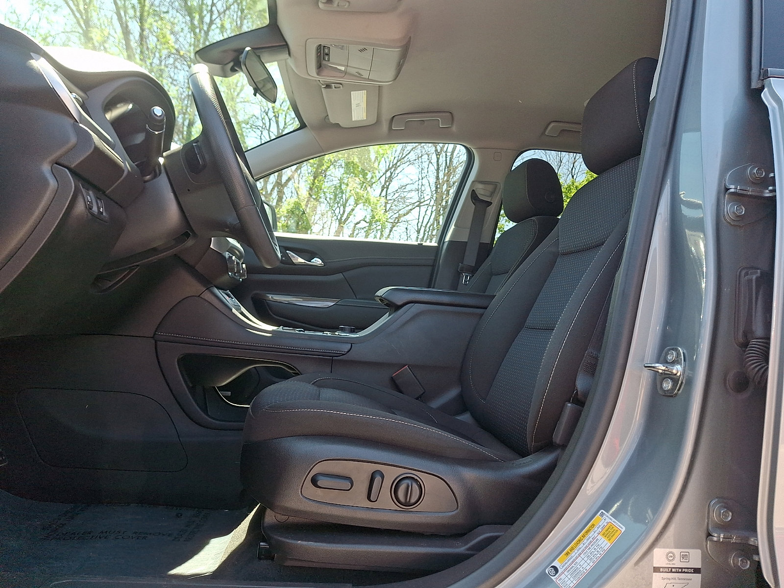 Used 2023 GMC Acadia SLE w/ Driver Convenience Package image 13