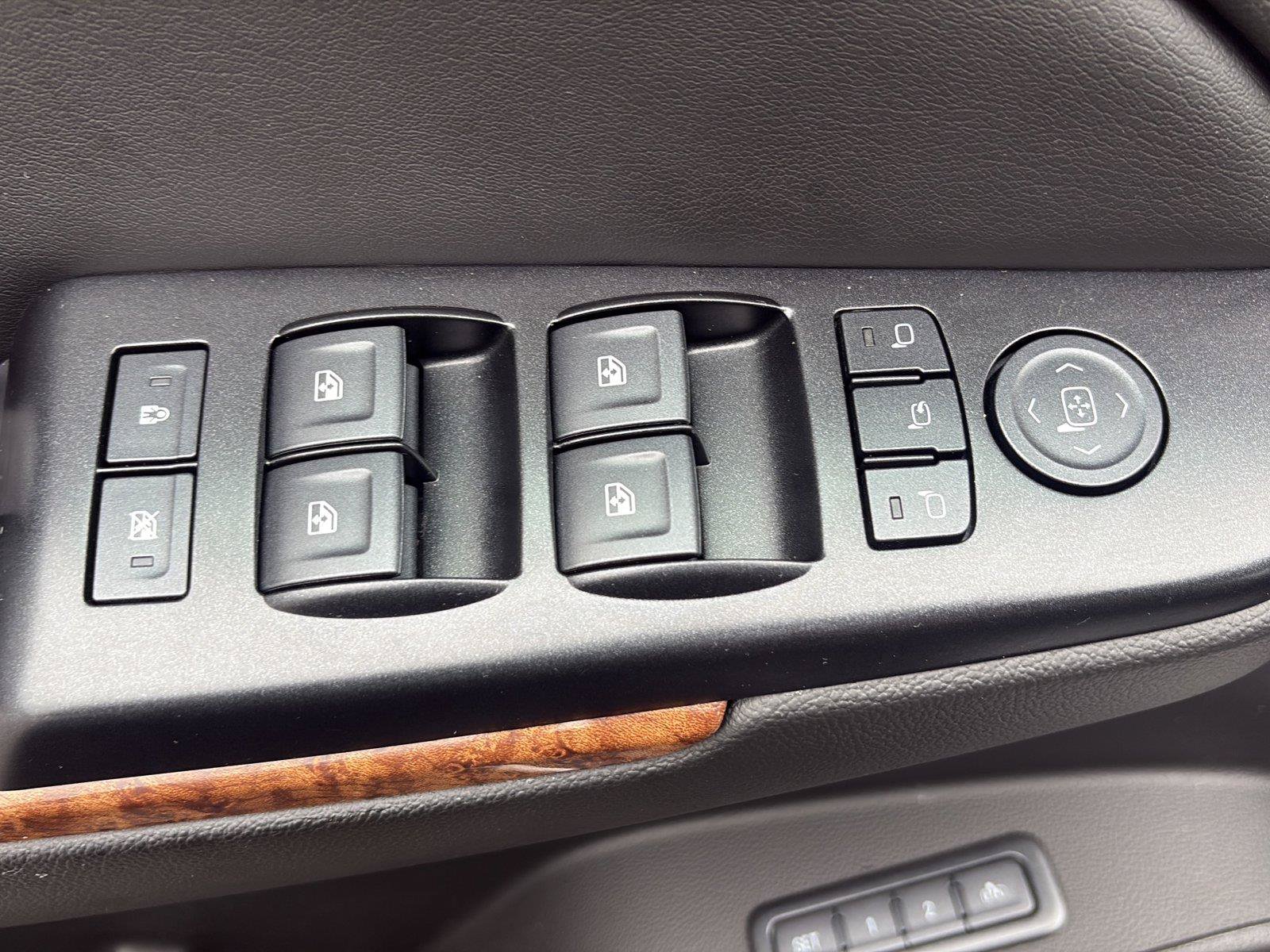 Used 2018 Chevrolet Tahoe Premier AWD/4WD image 29