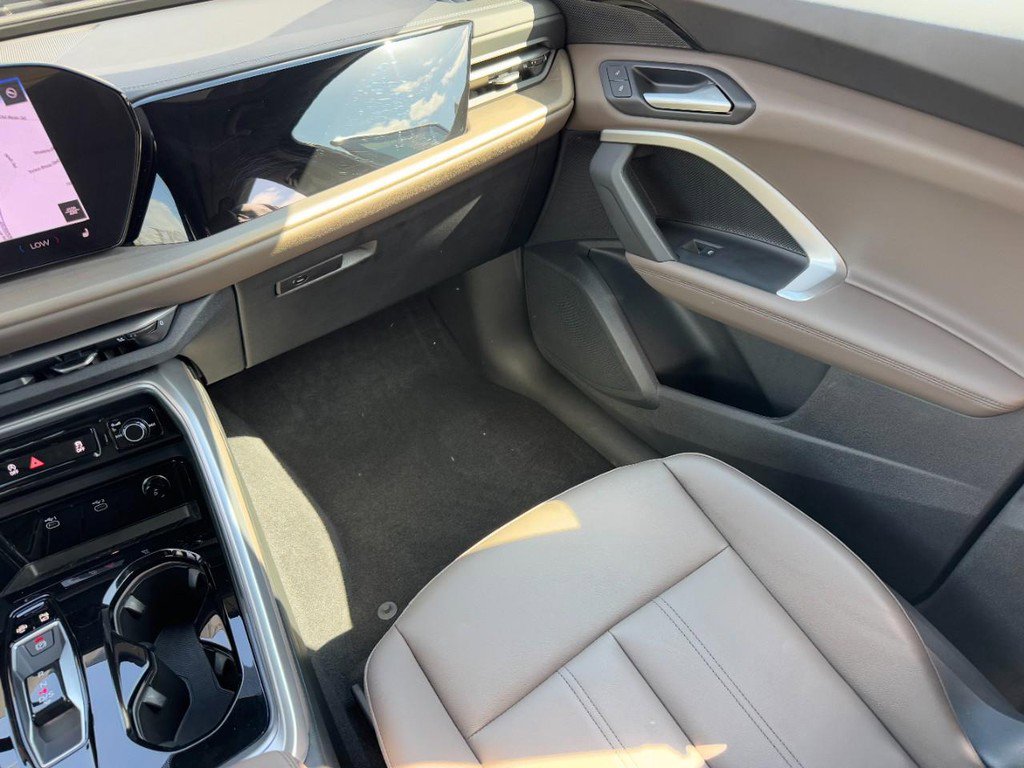 Used 2025 Audi Q5 Premium w/ Convenience Package image 15