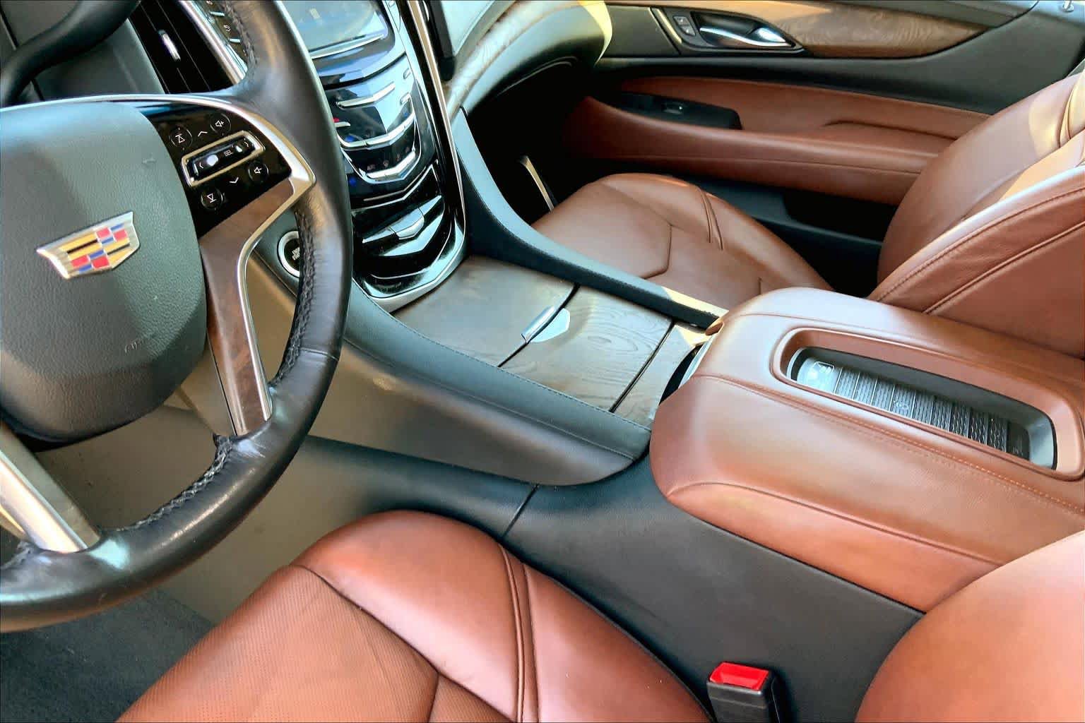 Used 2019 Cadillac Escalade Premium Luxury RWD image 17