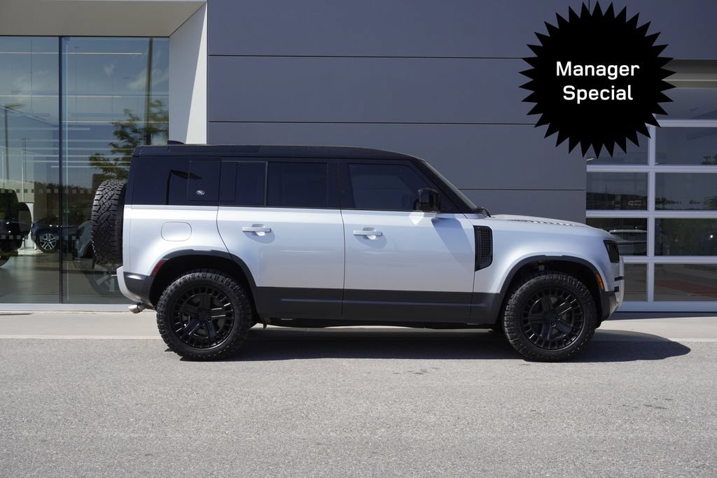 Used 2024 Land Rover Defender 110 SE AWD/4WD image 7