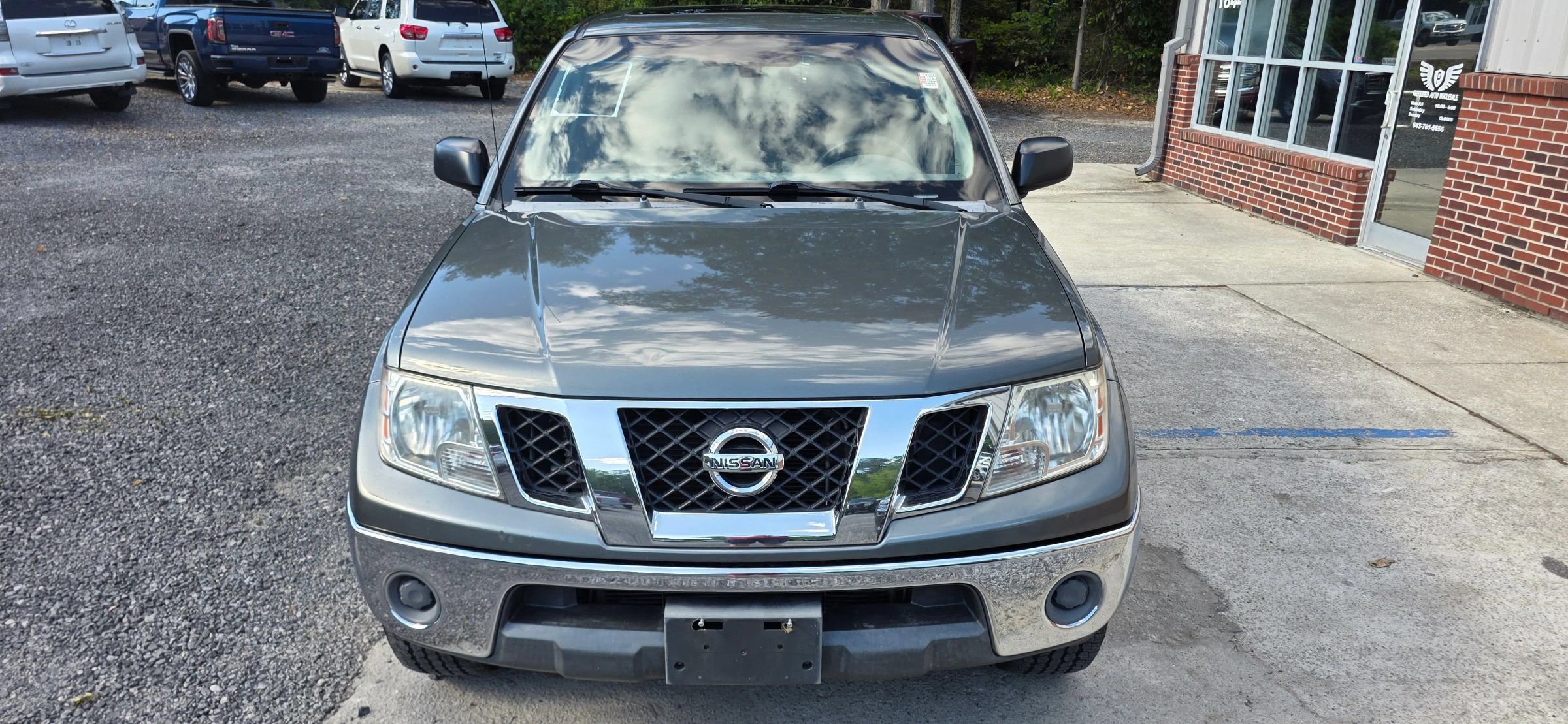 Used 2009 Nissan Frontier SE w/ SE Value Truck Pkg AWD/4WD image 8