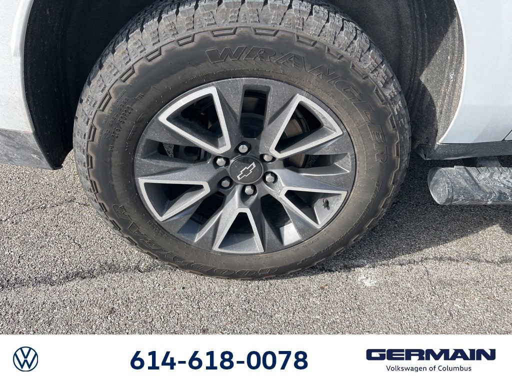 Used 2023 Chevrolet Suburban Z71 w/ Luxury Package image 17