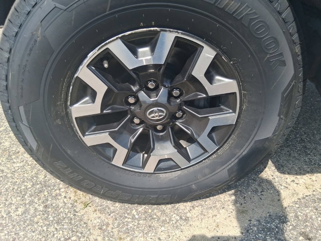 Used 2021 Toyota Tacoma TRD Off-Road w/ TRD Premium Off Road Package AWD/4WD image 29