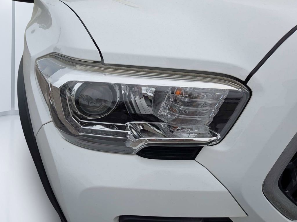 Used 2018 Toyota Tacoma TRD Off-Road image 9