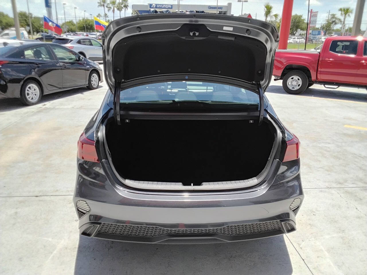 Used 2022 Kia Forte LXS image 10