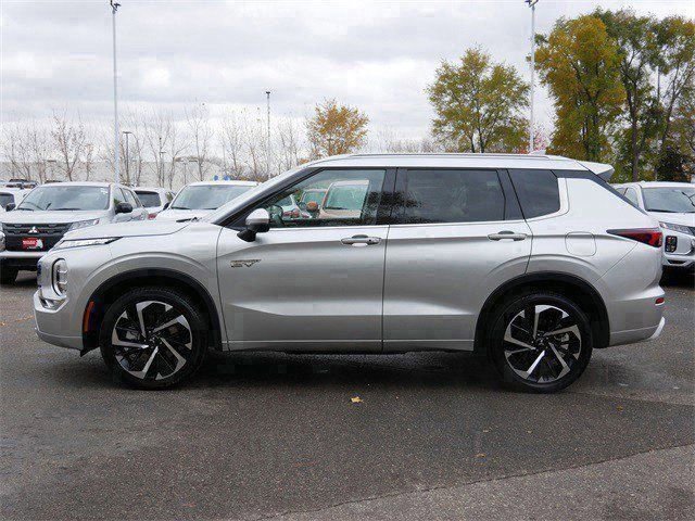 Used 2025 Mitsubishi Outlander SEL image 4
