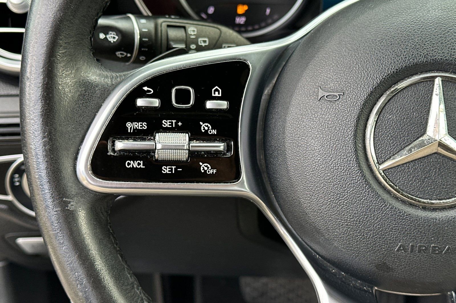 Used 2020 Mercedes-Benz GLC 300 4MATIC image 31