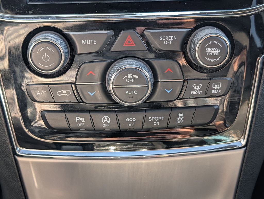 Used 2020 Jeep Grand Cherokee Limited AWD/4WD image 25