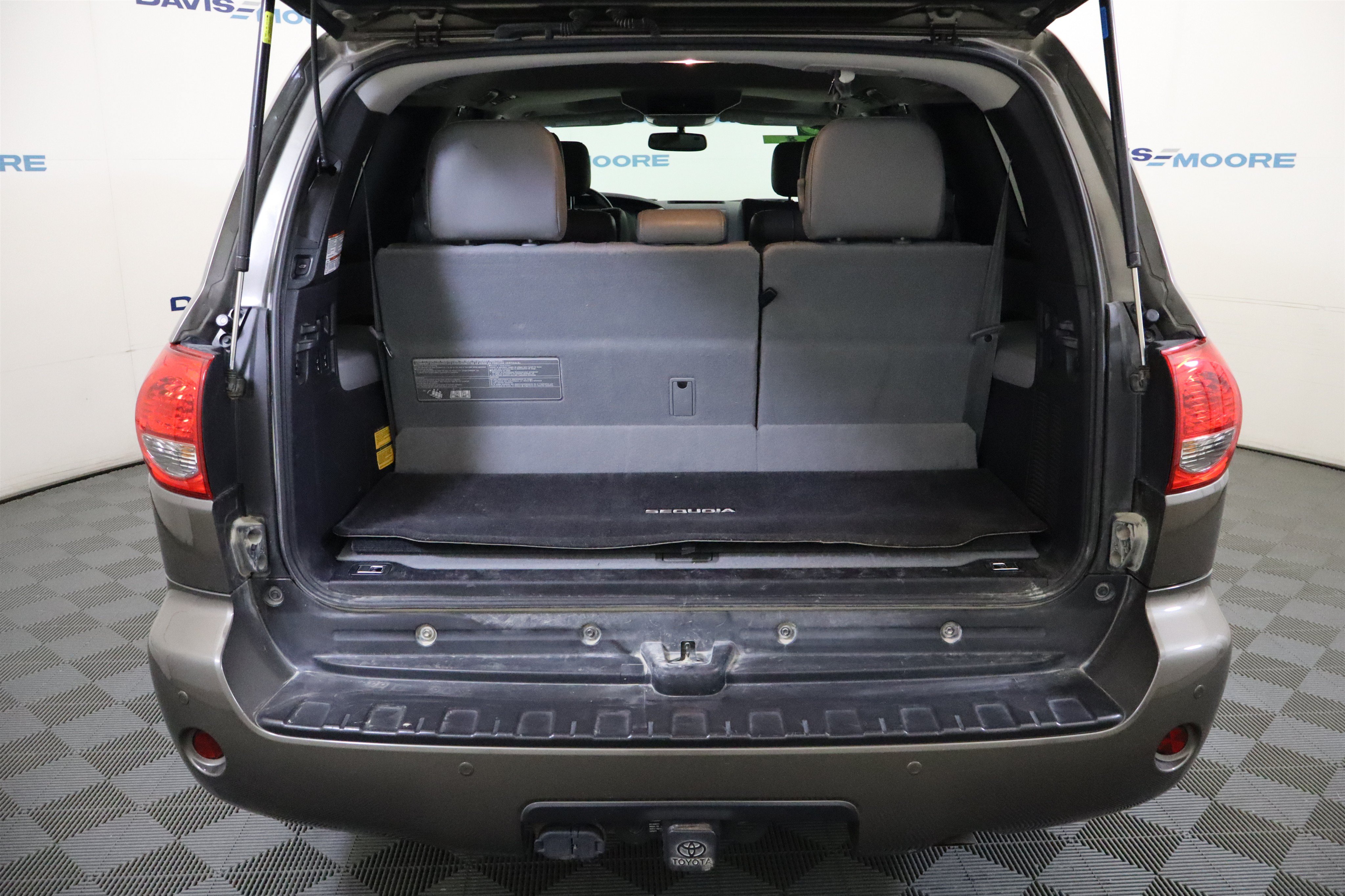 Used 2015 Toyota Sequoia Limited AWD/4WD image 9