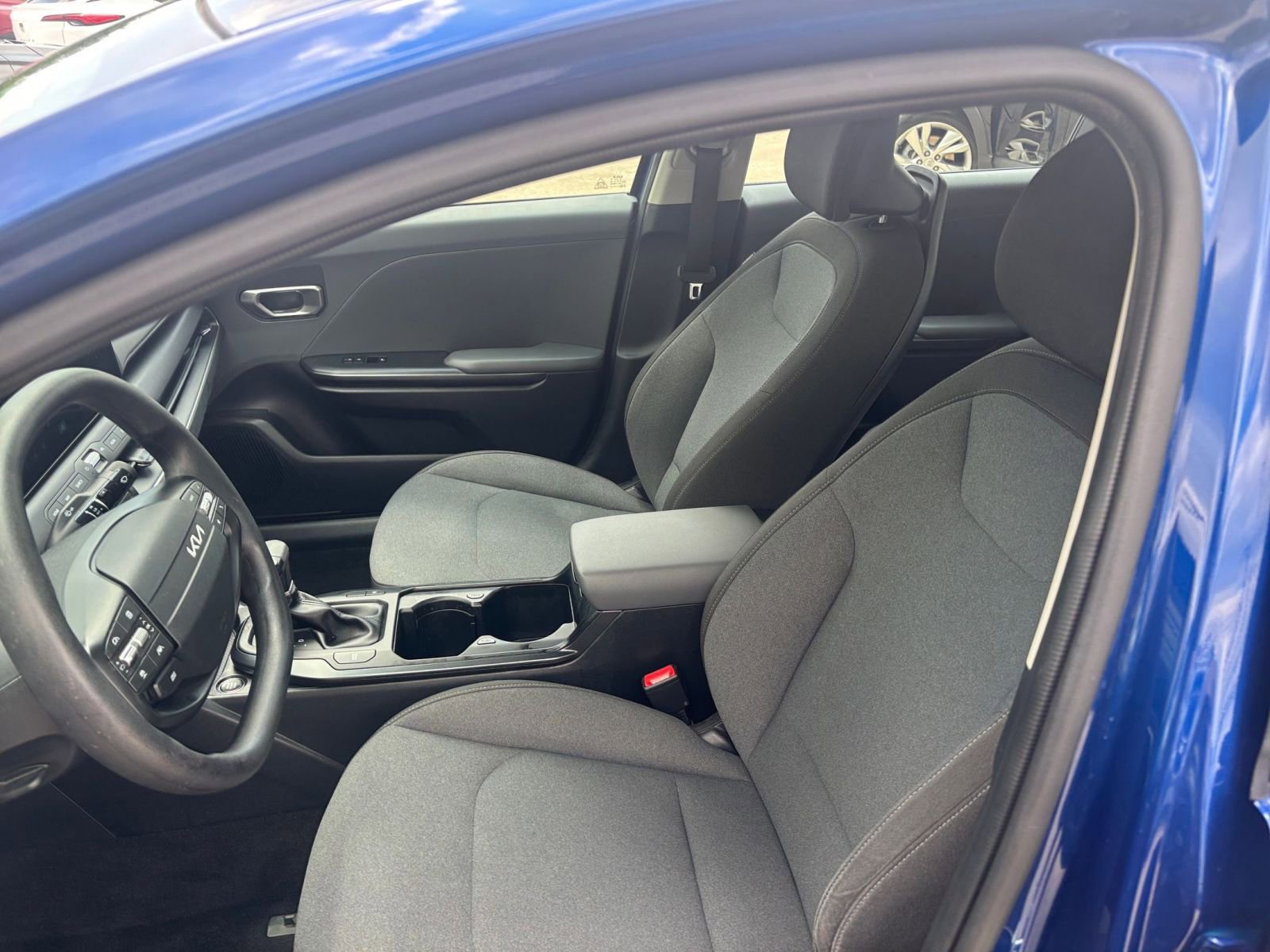Used 2025 Kia K4 FWD image 25