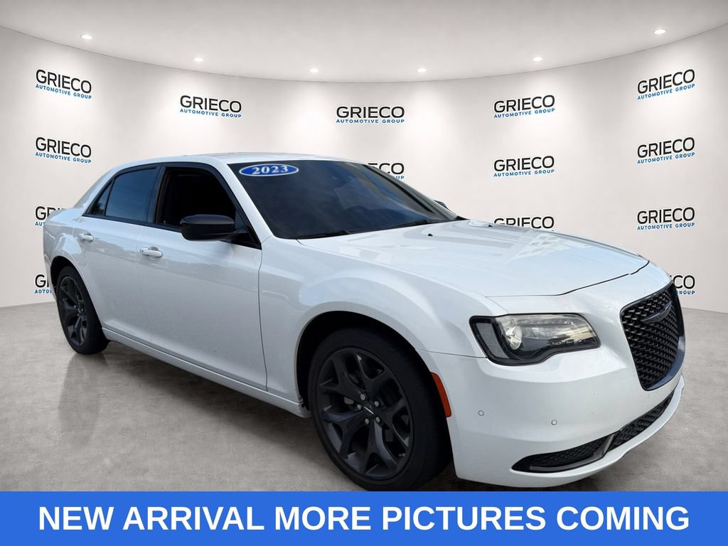 Used 2023 Chrysler 300 Touring w/ Safetytec Plus Group