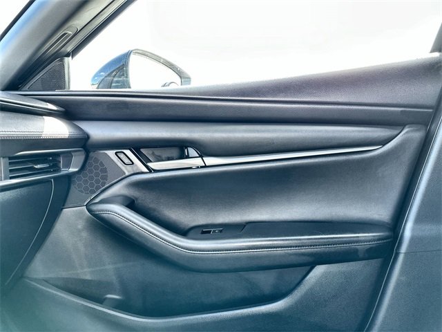 Used 2021 MAZDA MAZDA3 s image 32