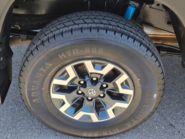 Used 2023 Toyota Tacoma TRD Off-Road w/ Advanced Technology Package image 10