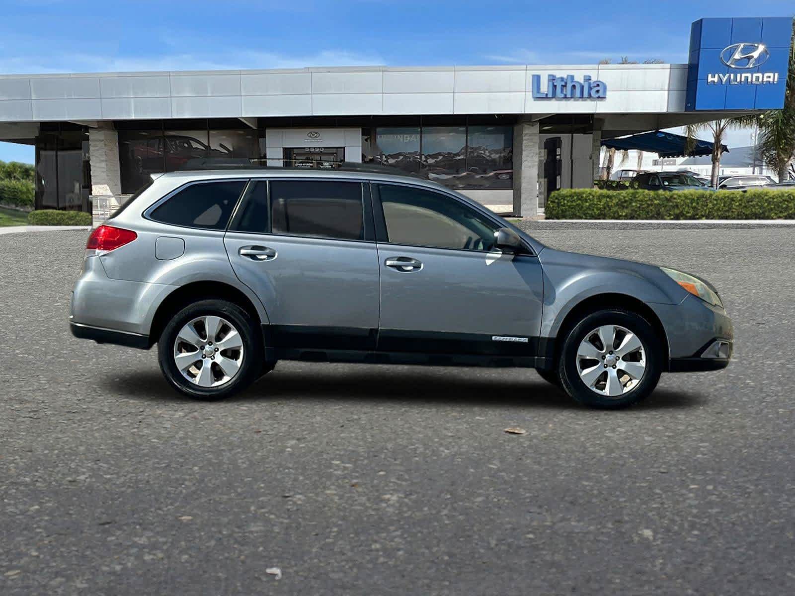Used 2011 Subaru Outback 2.5i Limited w/ PWR Moonroof Pkg AWD/4WD image 9