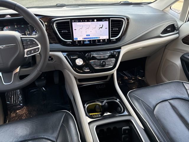 Used 2023 Chrysler Pacifica Limited image 28