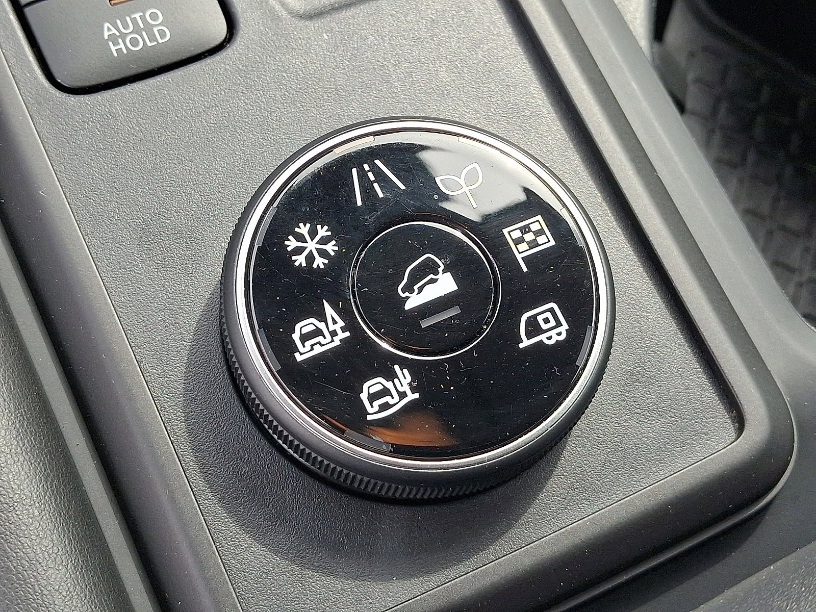 Used 2024 Nissan Pathfinder S image 25