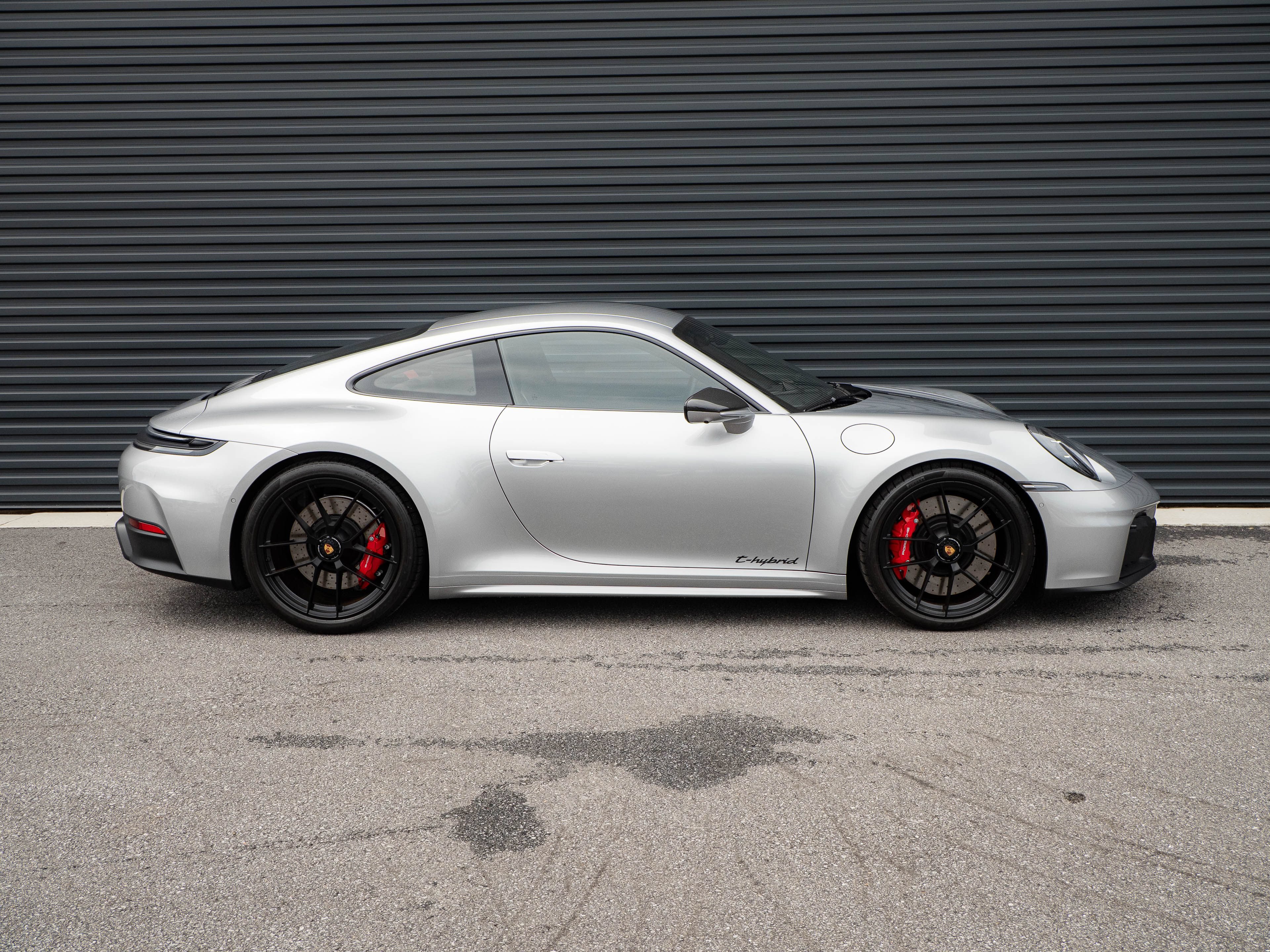 Certified 2025 Porsche 911 Carrera GTS RWD image 23