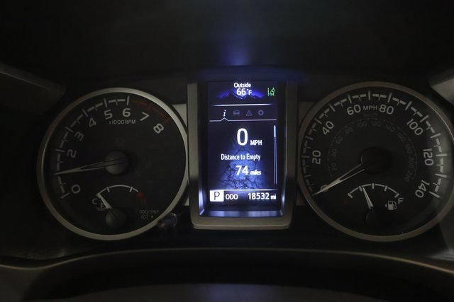 Certified 2022 Toyota Tacoma SR5 AWD/4WD image 18
