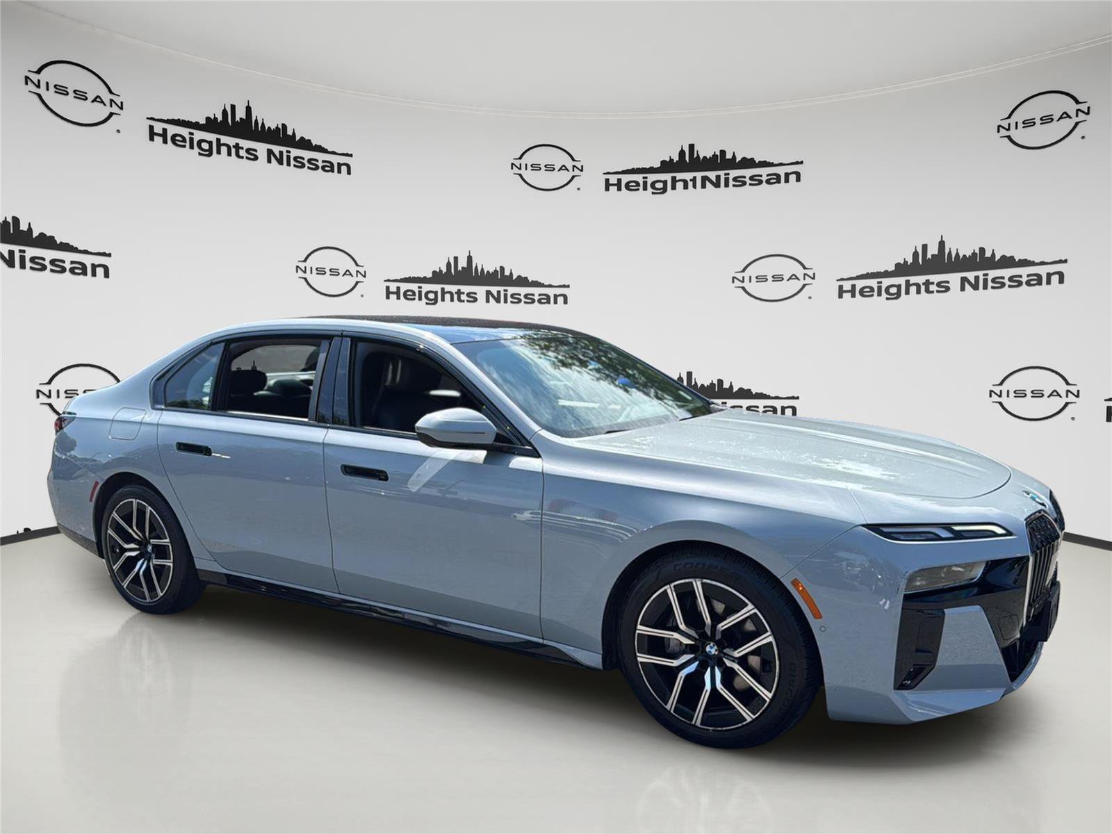 Used 2025 BMW 740i xDrive AWD/4WD image 8