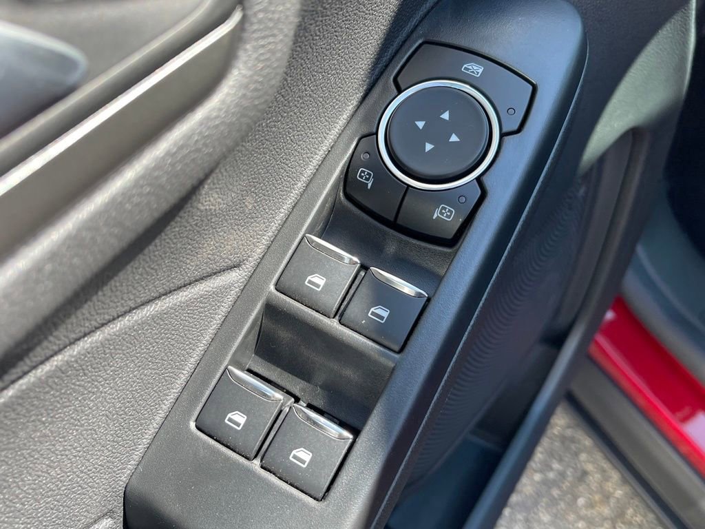 Used 2024 Ford Escape SE image 18