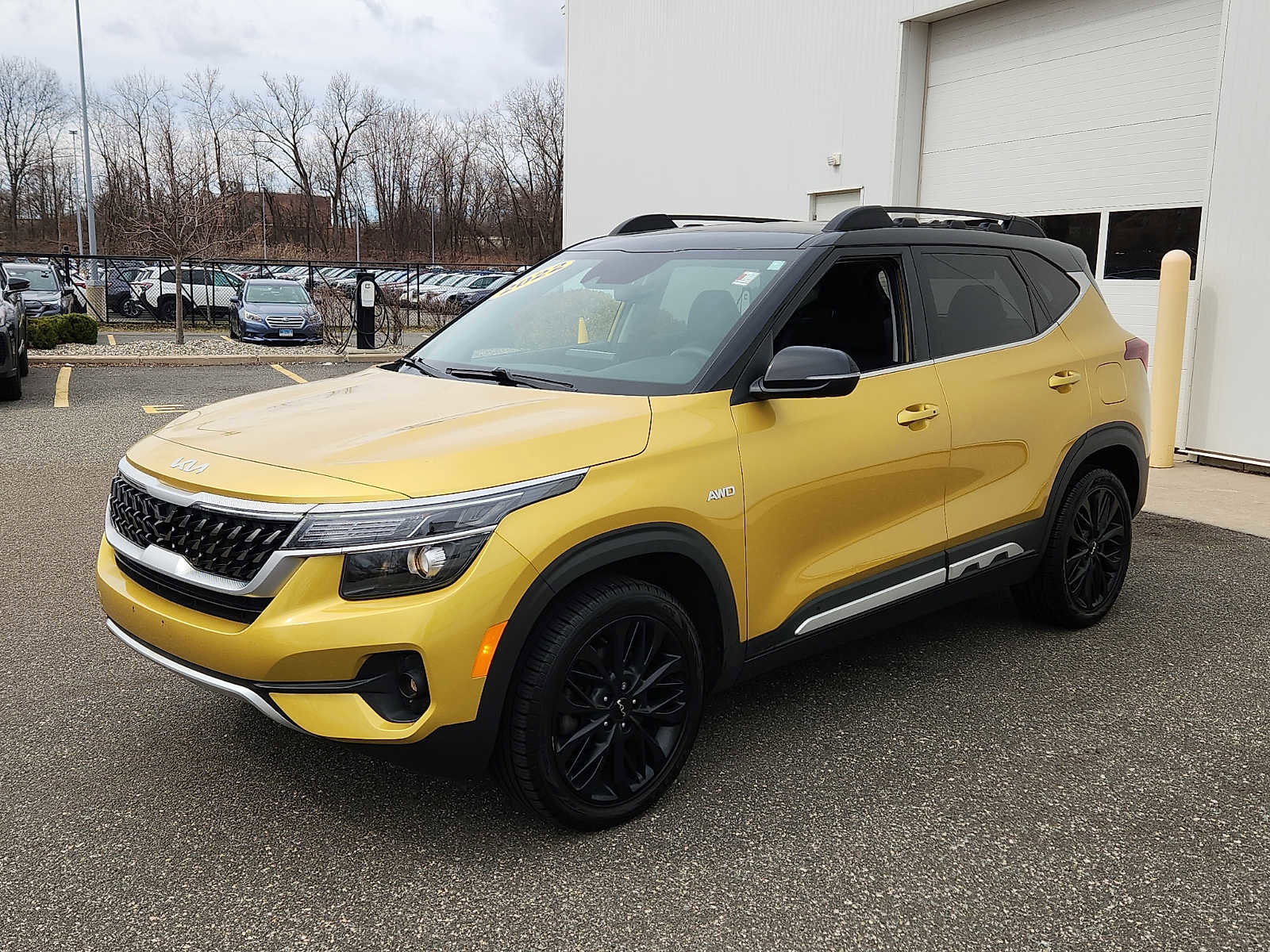 Used 2022 Kia Seltos Nightfall Edition image 3