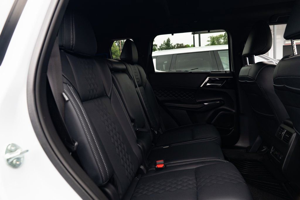 Used 2025 Mitsubishi Outlander SEL Black Edition AWD/4WD image 22