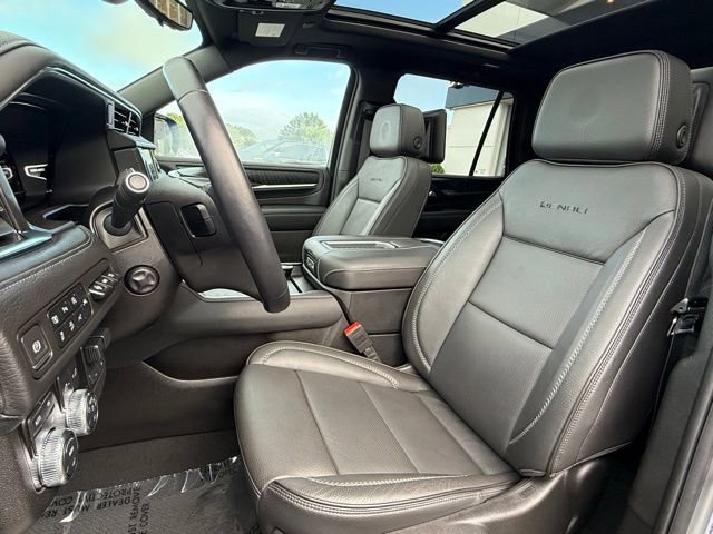 Used 2023 GMC Yukon XL Denali w/ Denali Reserve Package image 14