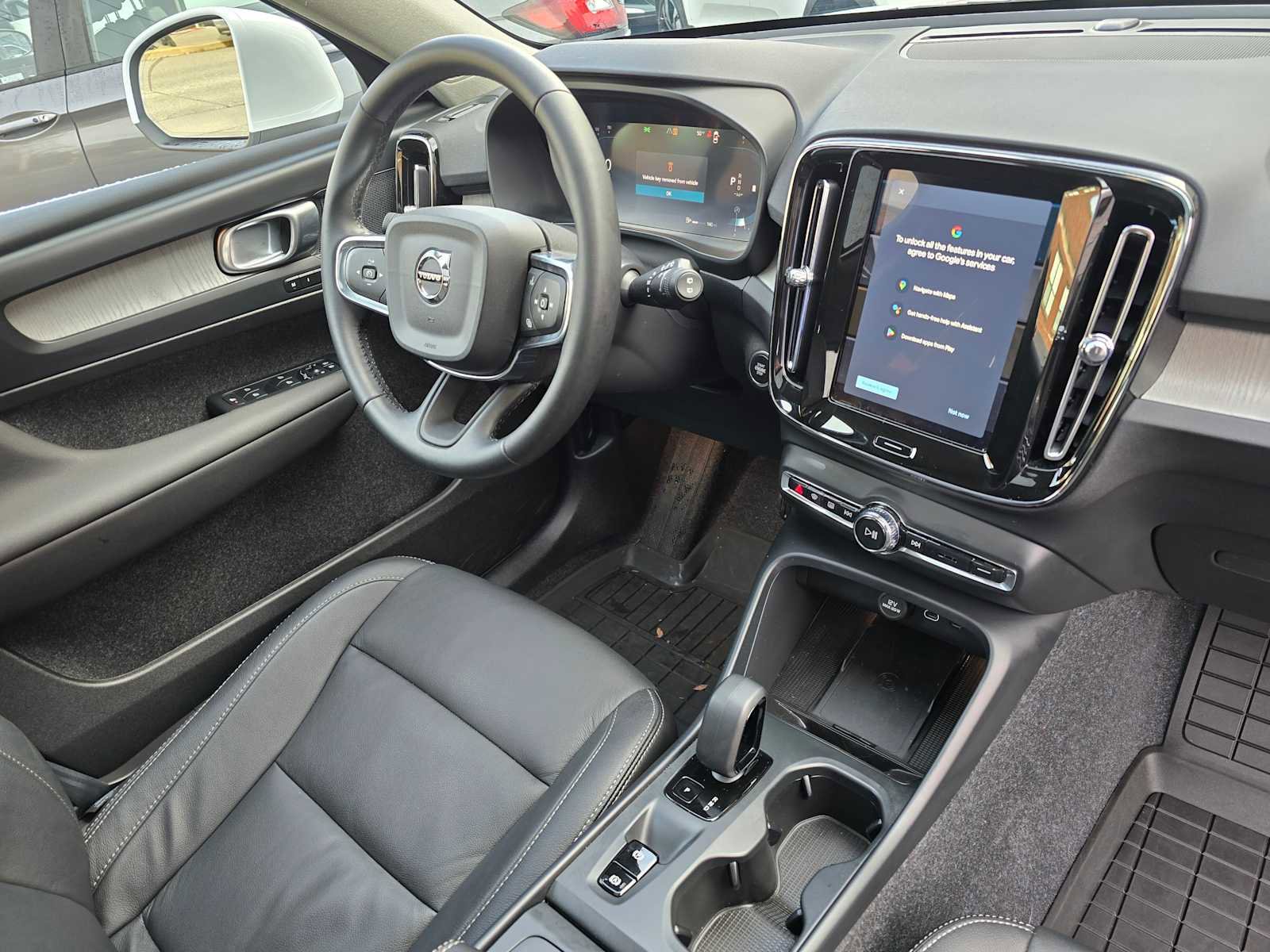 Used 2025 Volvo XC40 B5 Core w/ Protection Package Premier image 9