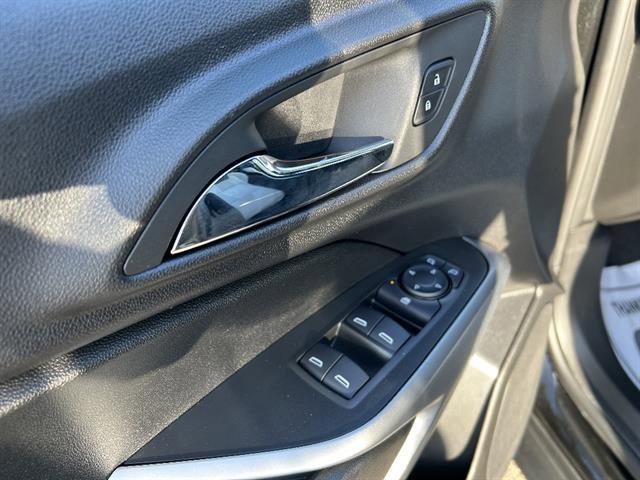 Certified 2024 Chevrolet Trax RS w/ Driver Confidence Package image 15