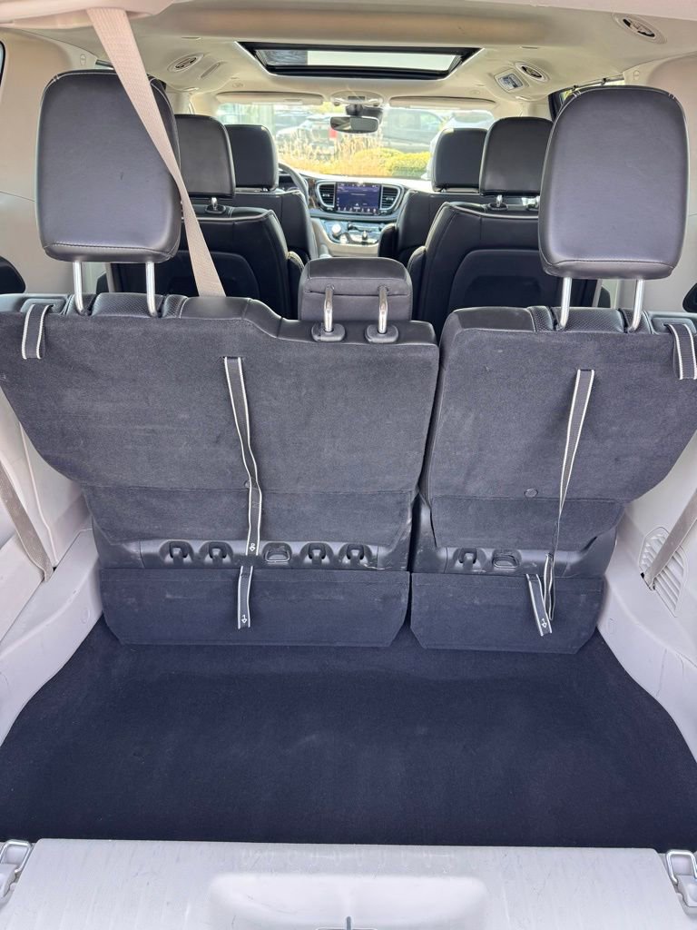Used 2023 Chrysler Pacifica Limited FWD image 15
