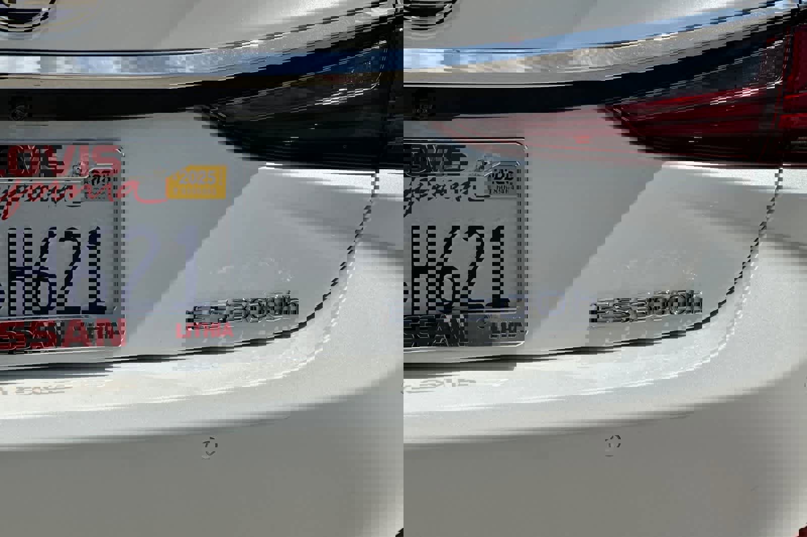 Used 2019 Lexus ES 300h w/ Premium Package image 16