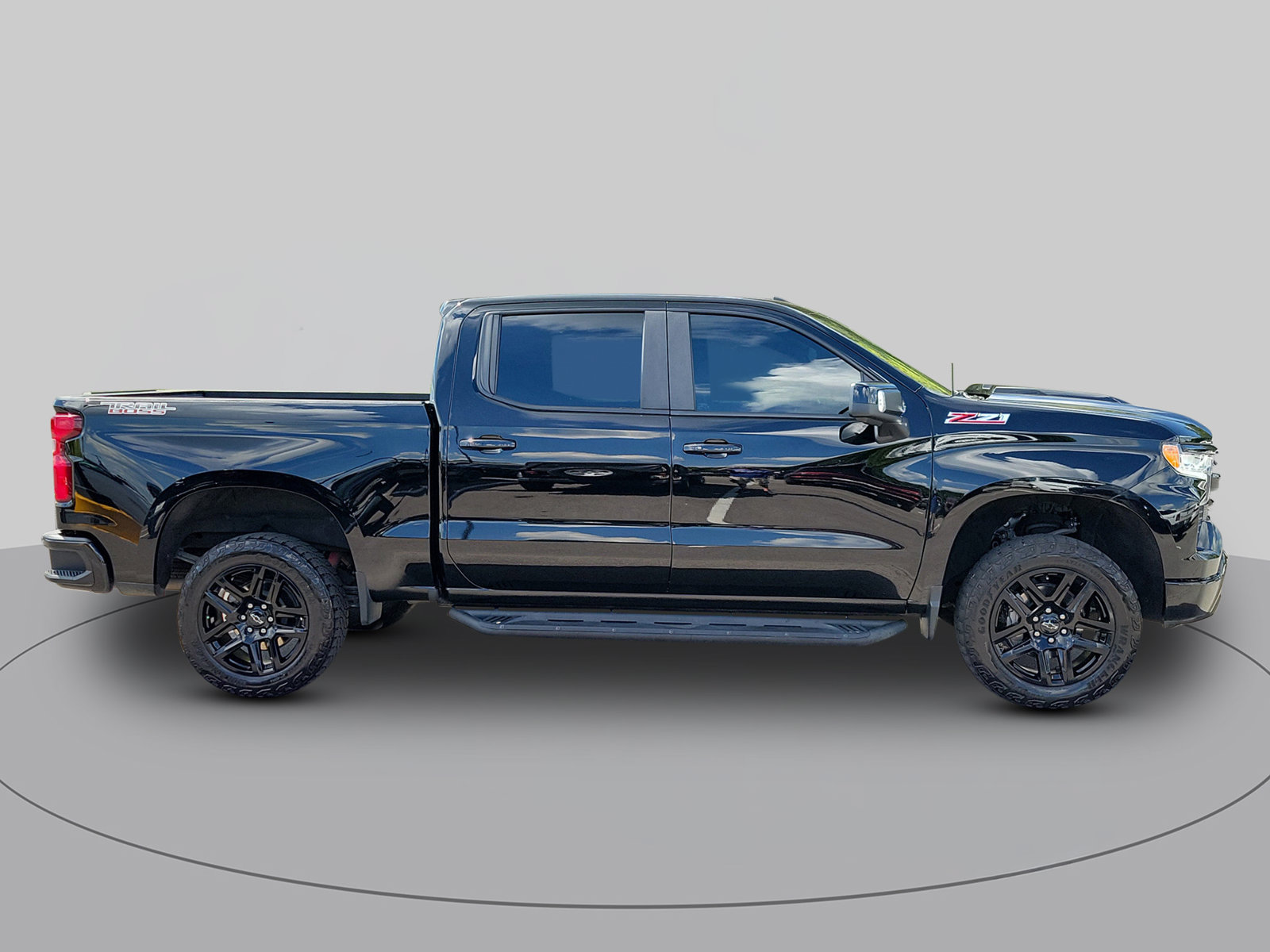 Used 2024 Chevrolet Silverado 1500 LT Trail Boss w/ LT Trail Boss Premium Package AWD/4WD image 2