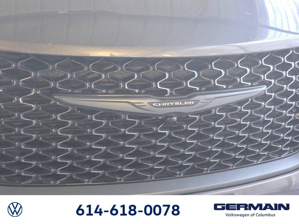 Used 2023 Chrysler Pacifica Touring-L w/ S Appearance Package AWD/4WD image 14