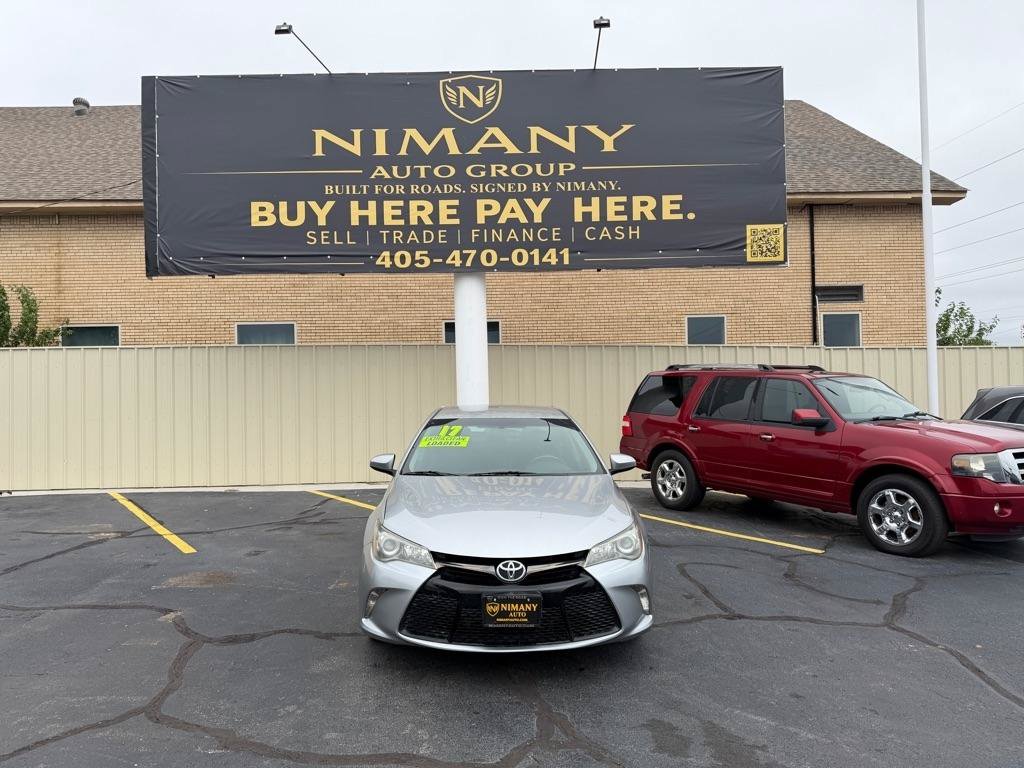 Used 2017 Toyota Camry SE FWD image 2