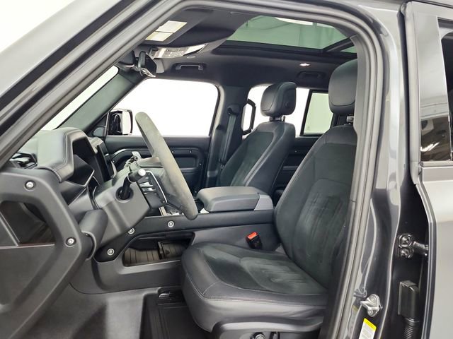 Used 2023 Land Rover Defender 110 image 21