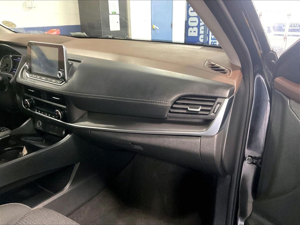 Used 2023 Nissan Rogue SV AWD/4WD image 13