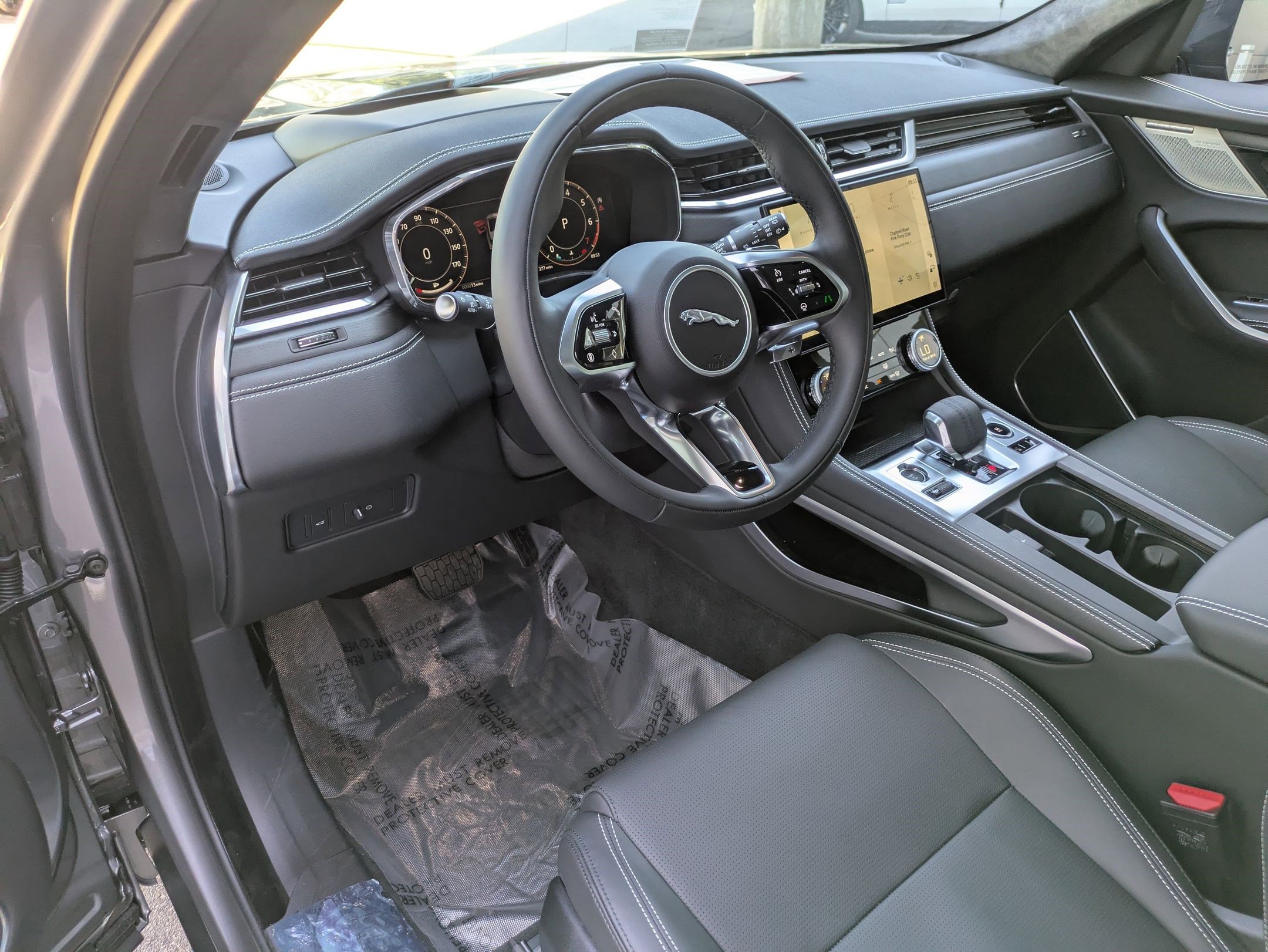 New 2026 Jaguar F-PACE R-Dynamic S image 9