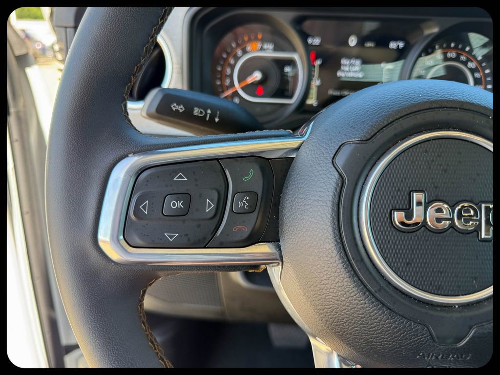 Used 2025 Jeep Wrangler Unlimited Sahara AWD/4WD image 21