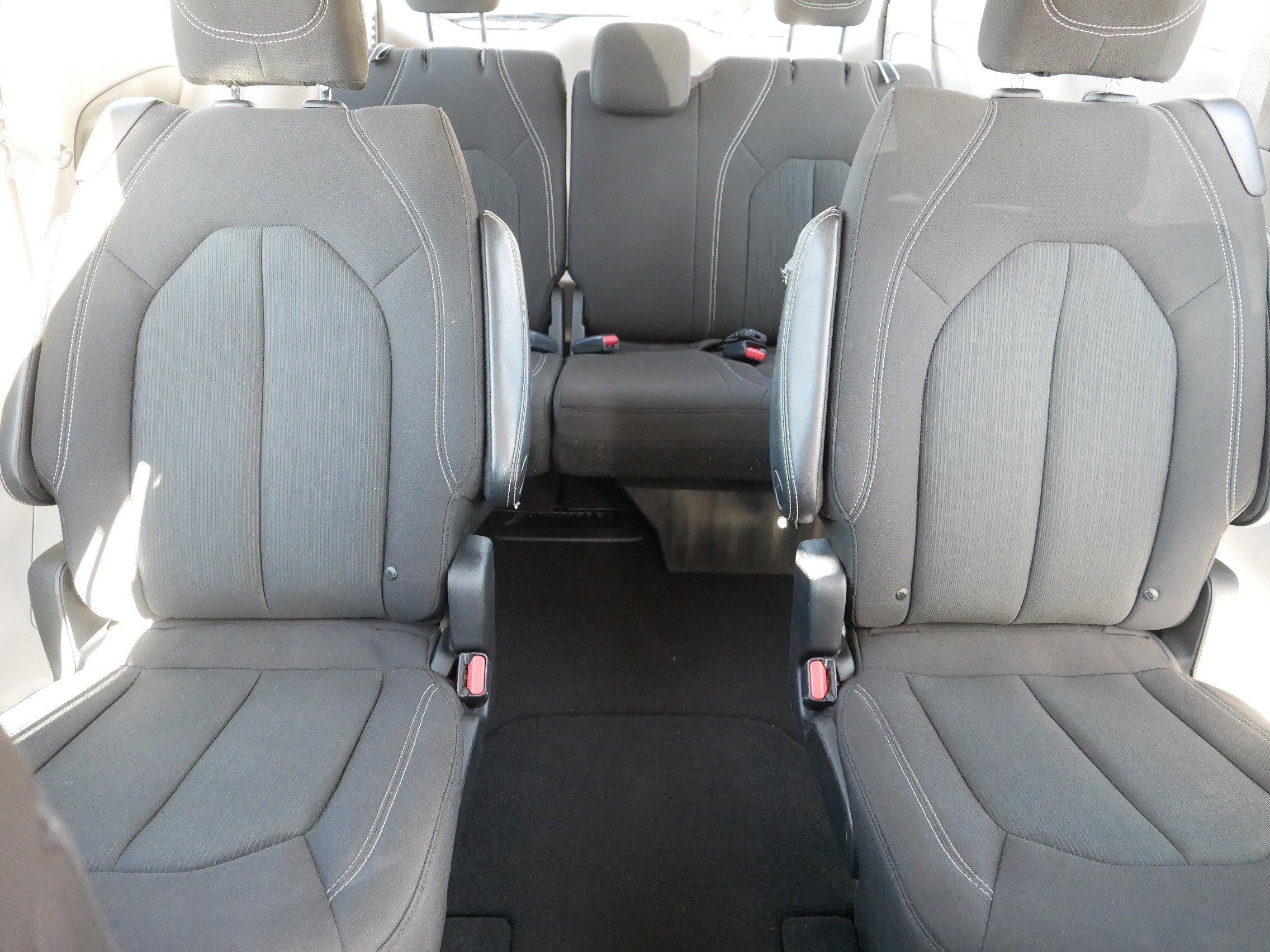 Used 2022 Chrysler Voyager LX image 13