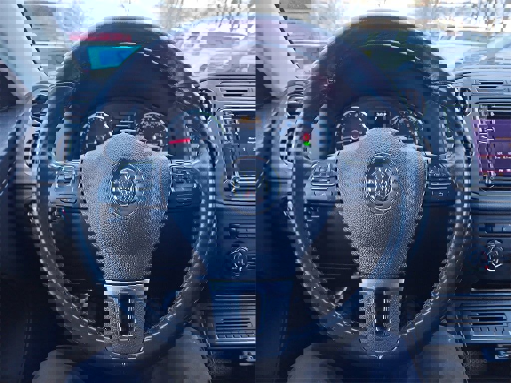 Used 2017 Volkswagen Tiguan Limited w/ Premium Package image 24