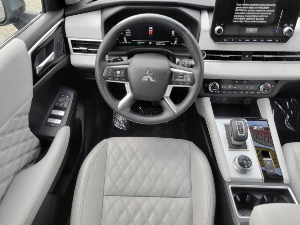 Used 2023 Mitsubishi Outlander SEL image 13