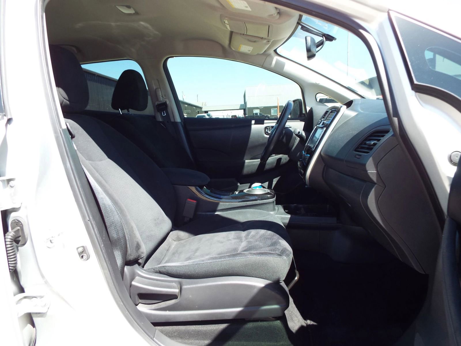 Used 2016 Nissan Leaf SV w/ Premium Package image 17