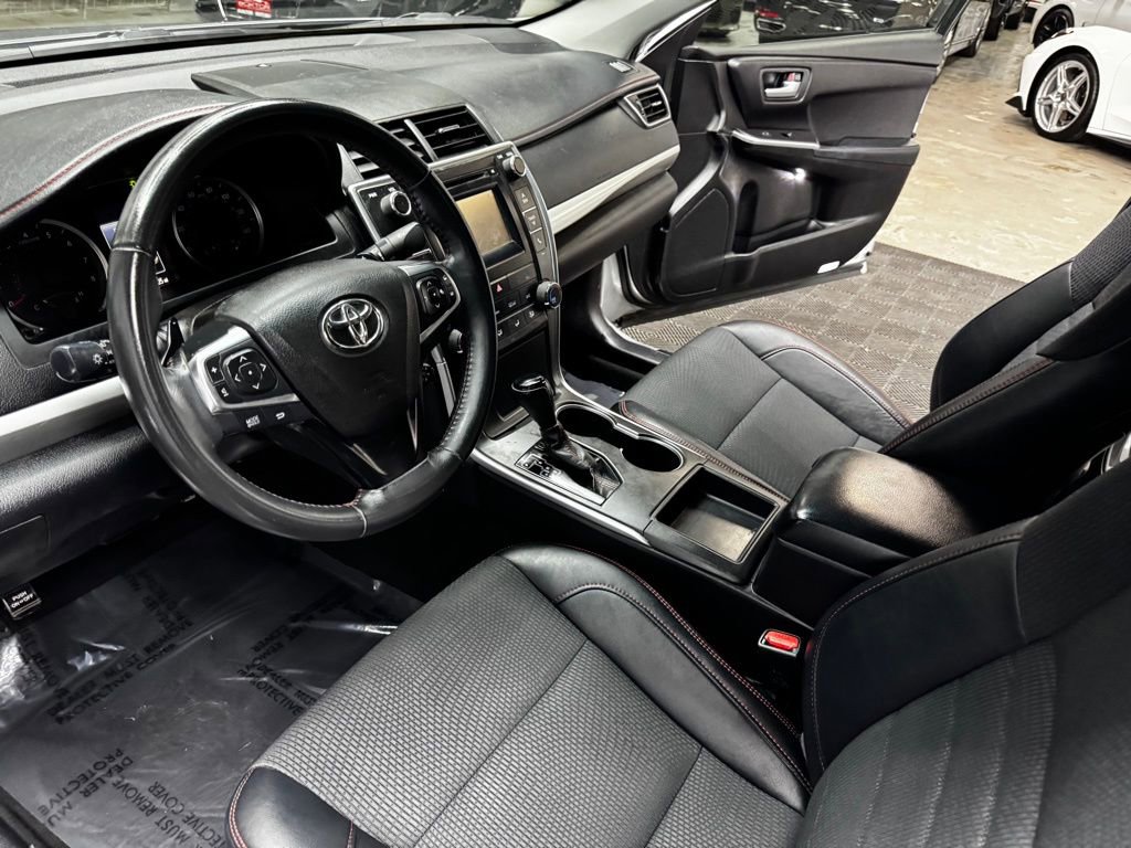 Used 2017 Toyota Camry SE FWD image 31