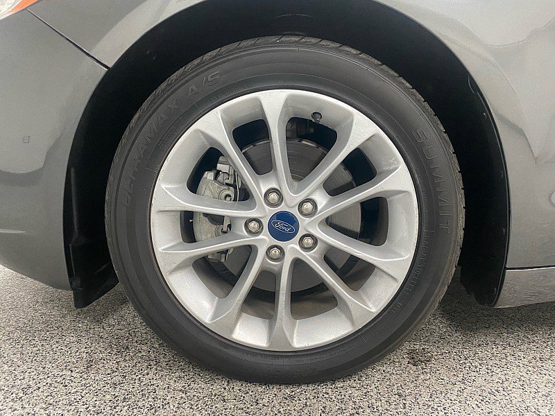 Used 2020 Ford Fusion SE image 26