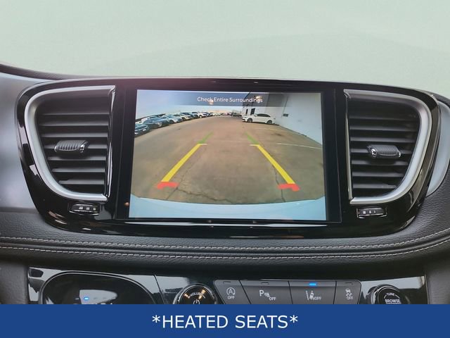Used 2025 Chrysler Pacifica Limited image 12