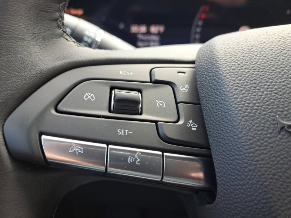 Used 2025 Cadillac XT4 Premium Luxury w/ Cold Weather Package FWD image 34
